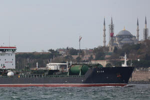 Ukrajinska mornarica optužila Rusiju da je dronom napala civilni...