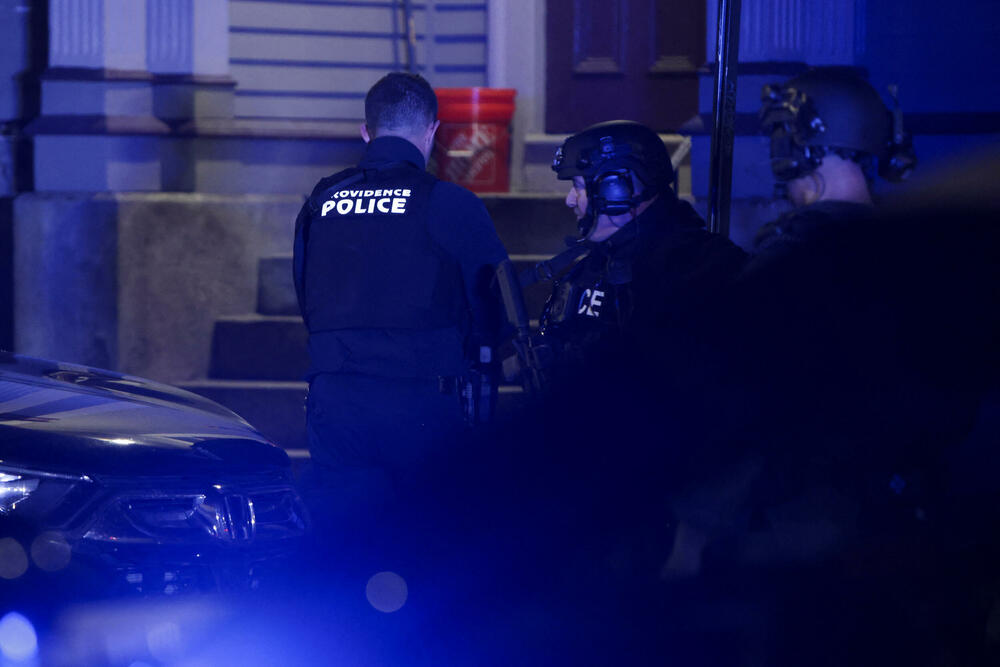 <p>Zvaničnici su objavili snimak osumnjičenog &ndash; muškarca, vjerovatno u tridesetim godinama, obučenog u crno</p>