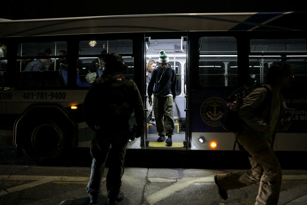 <p>Zvaničnici su objavili snimak osumnjičenog &ndash; muškarca, vjerovatno u tridesetim godinama, obučenog u crno</p>