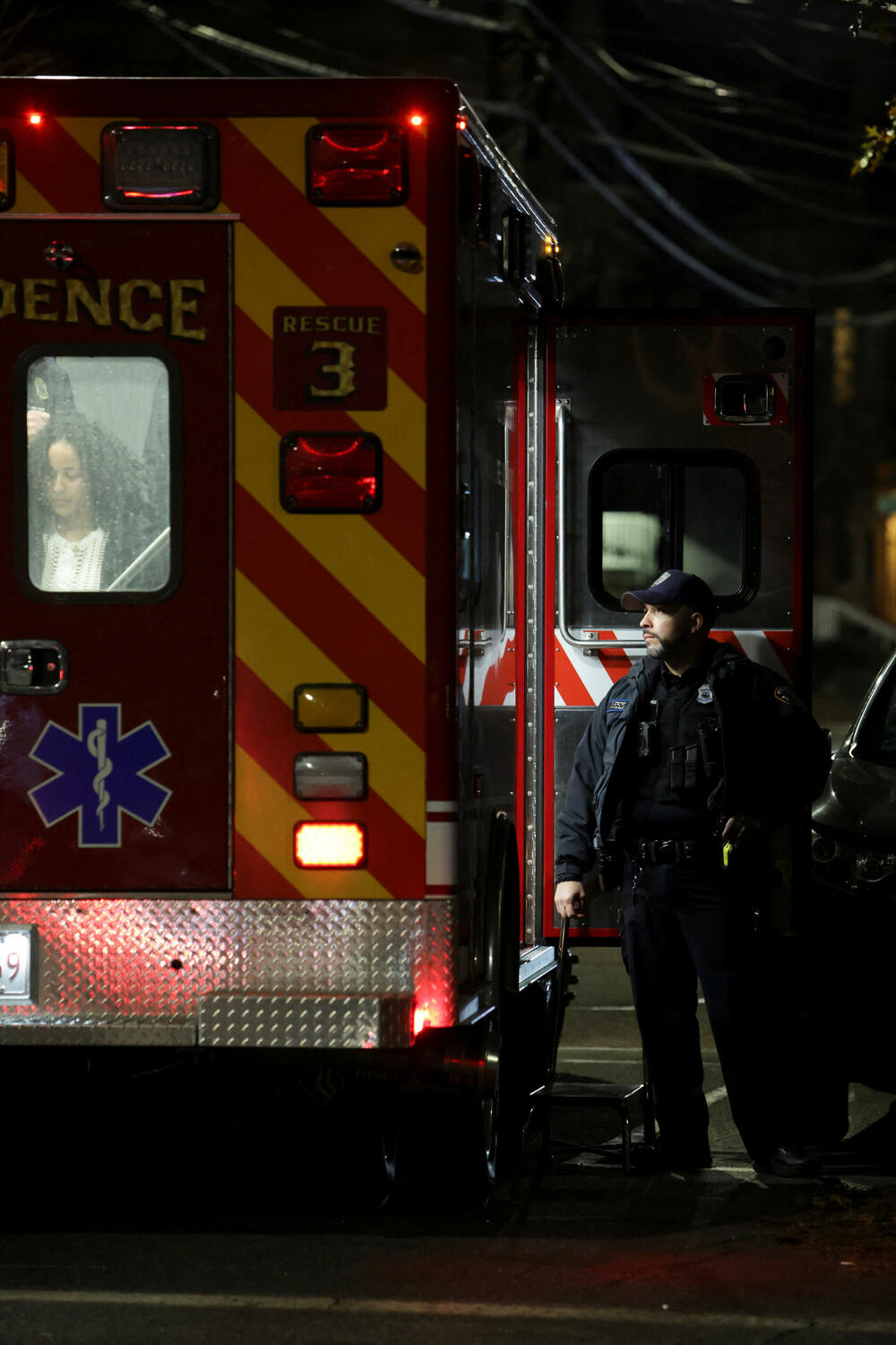 <p>Zvaničnici su objavili snimak osumnjičenog &ndash; muškarca, vjerovatno u tridesetim godinama, obučenog u crno</p>