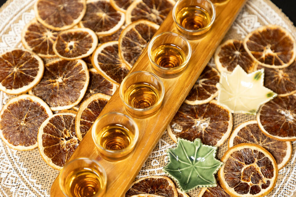 <p>U ime crnogorskog proizvođača, Ksenija Despot kazala je da na Cetinju rakiju proizvode više od šest godina, dok je distribucija krenula prije godinu</p>