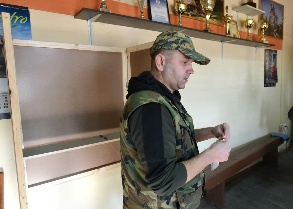 <p>Predstavnik Botuna, Jagoš Bećirović, istakao da mještani ostaju pod šatorom i da očekuje da će podgoričke vlasti &ldquo;uvažiti i čuti ovaj demokratski čin&rdquo;</p>