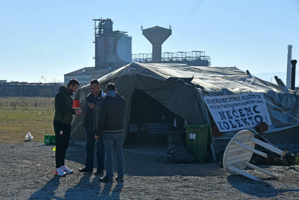 <p>Pravo glasa, saopšteno je &ldquo;Vijestima&rdquo; ranije iz MUP-a, ima oko 12.800 građana, a pored 26 biračkih mjesta u Zeti, tri su otvorena i u Upravi za izvršenje krivičnih sankcija (UIKS)</p>  <p>Stanovnici najmlađe crnogorske opštine se izjašnjavaju da li su za ili protiv gradnje postrojenja za prečišćavanje otpadnih voda u naselju Botun</p>  <p>Biračka mjesta biće otvorena do 20 sati</p>