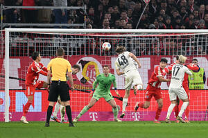 Bajern remizirao, ali i uvećao prednost na tabeli