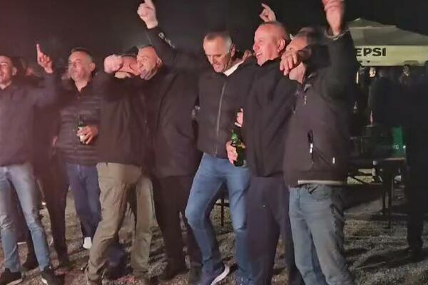 VIDEO Slavlje u Botunu nakon održanog referenduma; Bećirović:...