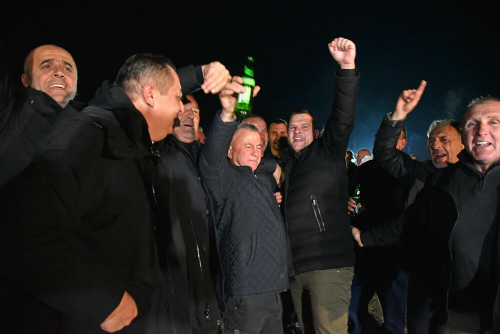 Botun referendum, Botun slavlje, Botun