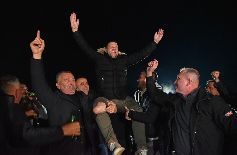 Botun referendum, Botun slavlje, Botun