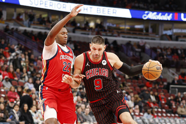 Čikago izgubio od Nju Orleansa, Vučević blizu dabl-dabla, Džejms...