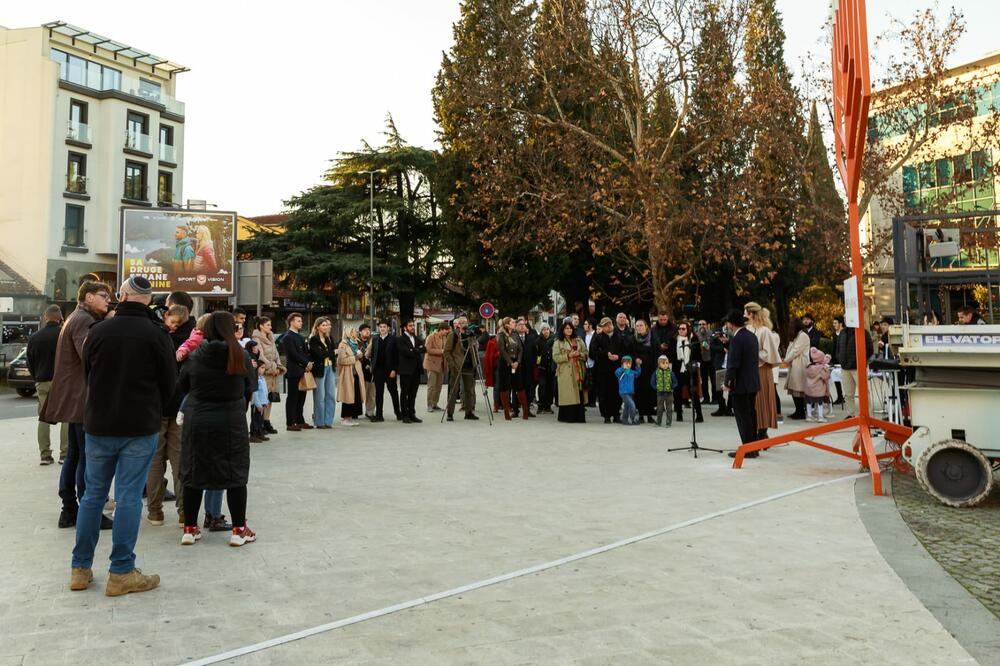 Hanuka, Ari Edelkopf