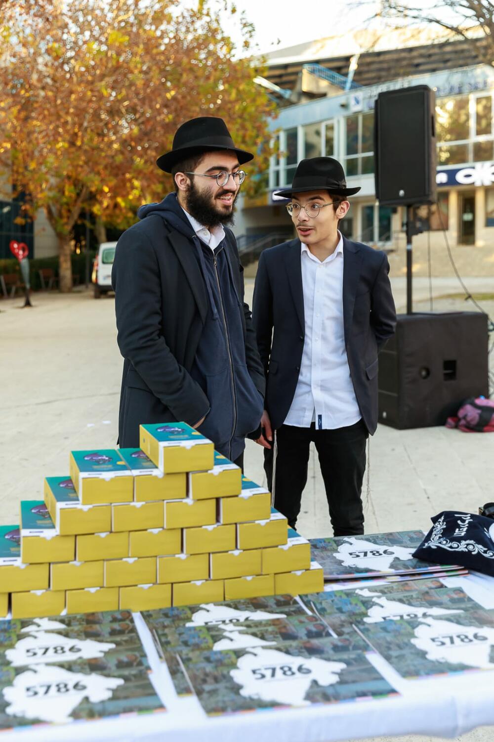 Hanuka, Ari Edelkopf