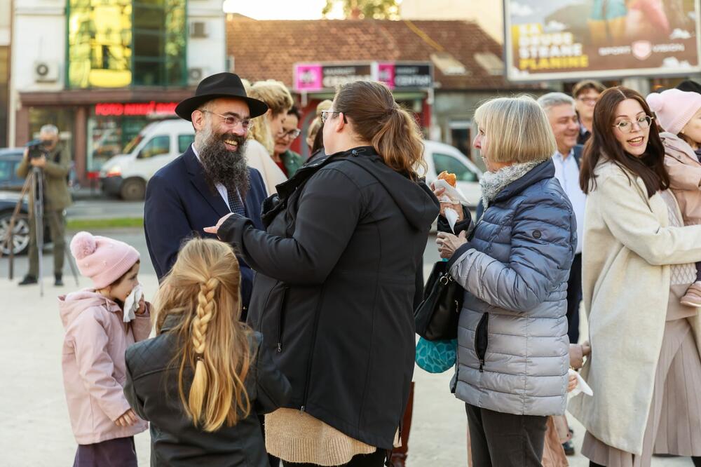 Hanuka, Ari Edelkopf