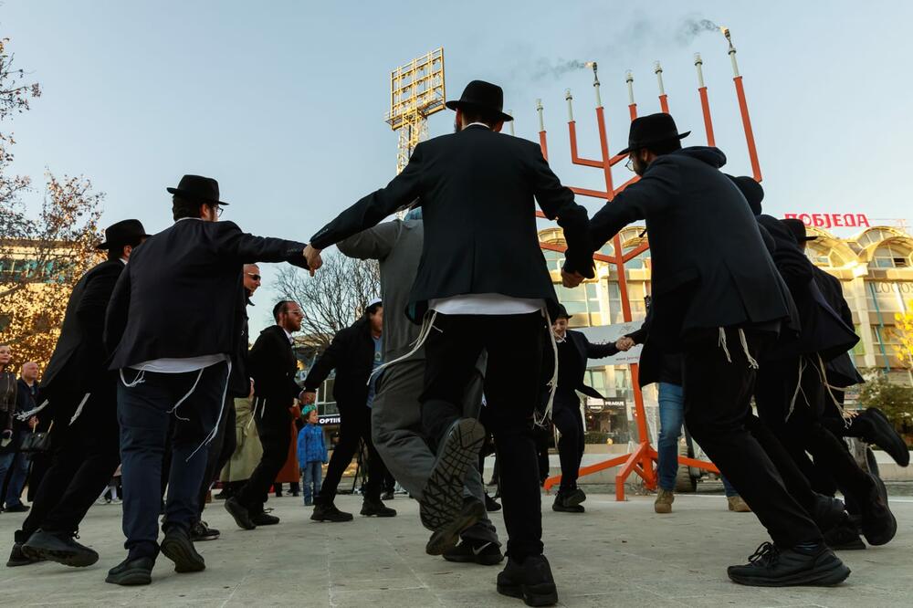 Hanuka, Ari Edelkopf