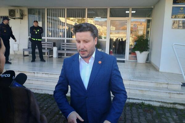 Abazović: Svi koji su me tužili završili su u Spužu; Piperović:...