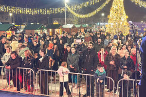 U Nikšiću otvoren Novogodišnji bazar