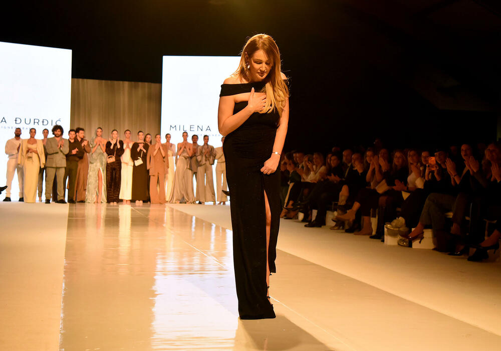 <p>Crnogorska dizajnerka je dan prije revije dobila još jedno priznanje, Oscar della Moda - Zlatnu statuu, koja se u Italiji dodjeljuje za dizajnere visoke mode</p>