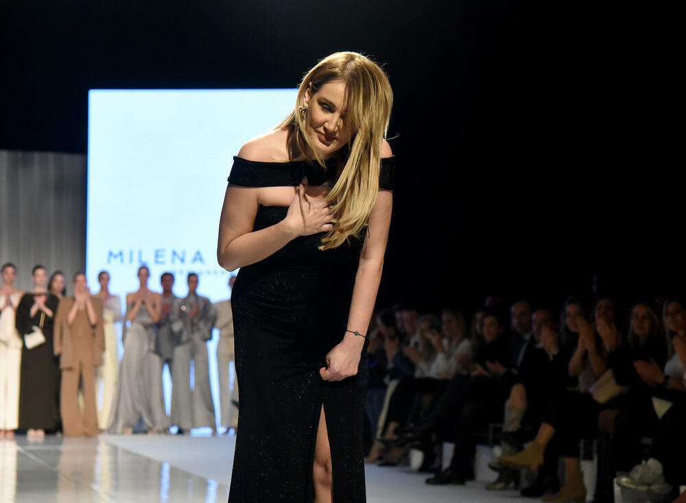 <p>Crnogorska dizajnerka je dan prije revije dobila još jedno priznanje, Oscar della Moda - Zlatnu statuu, koja se u Italiji dodjeljuje za dizajnere visoke mode</p>