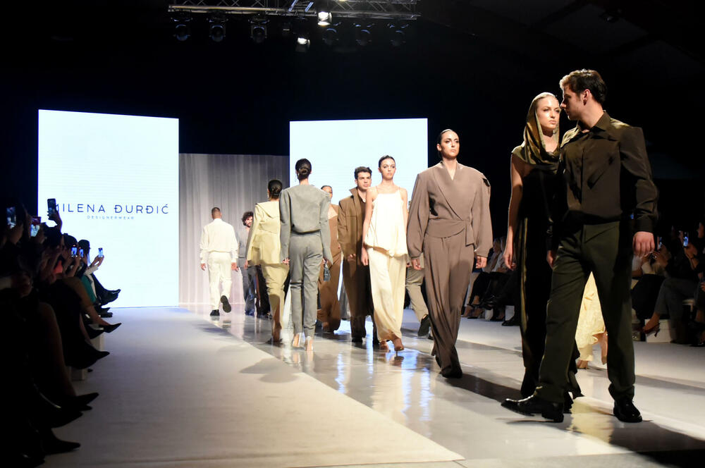 <p>Crnogorska dizajnerka je dan prije revije dobila još jedno priznanje, Oscar della Moda - Zlatnu statuu, koja se u Italiji dodjeljuje za dizajnere visoke mode</p>