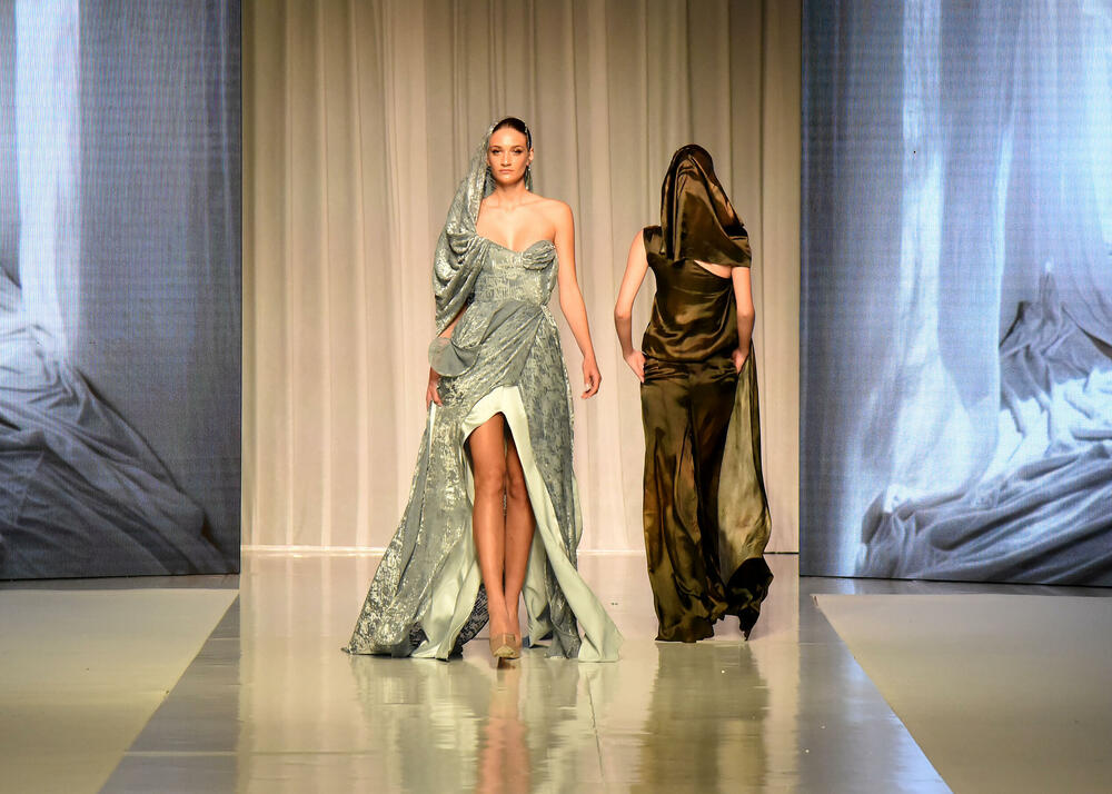 <p>Crnogorska dizajnerka je dan prije revije dobila još jedno priznanje, Oscar della Moda - Zlatnu statuu, koja se u Italiji dodjeljuje za dizajnere visoke mode</p>