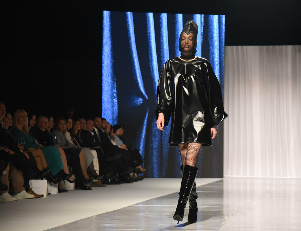 <p>Crnogorska dizajnerka je dan prije revije dobila još jedno priznanje, Oscar della Moda - Zlatnu statuu, koja se u Italiji dodjeljuje za dizajnere visoke mode</p>