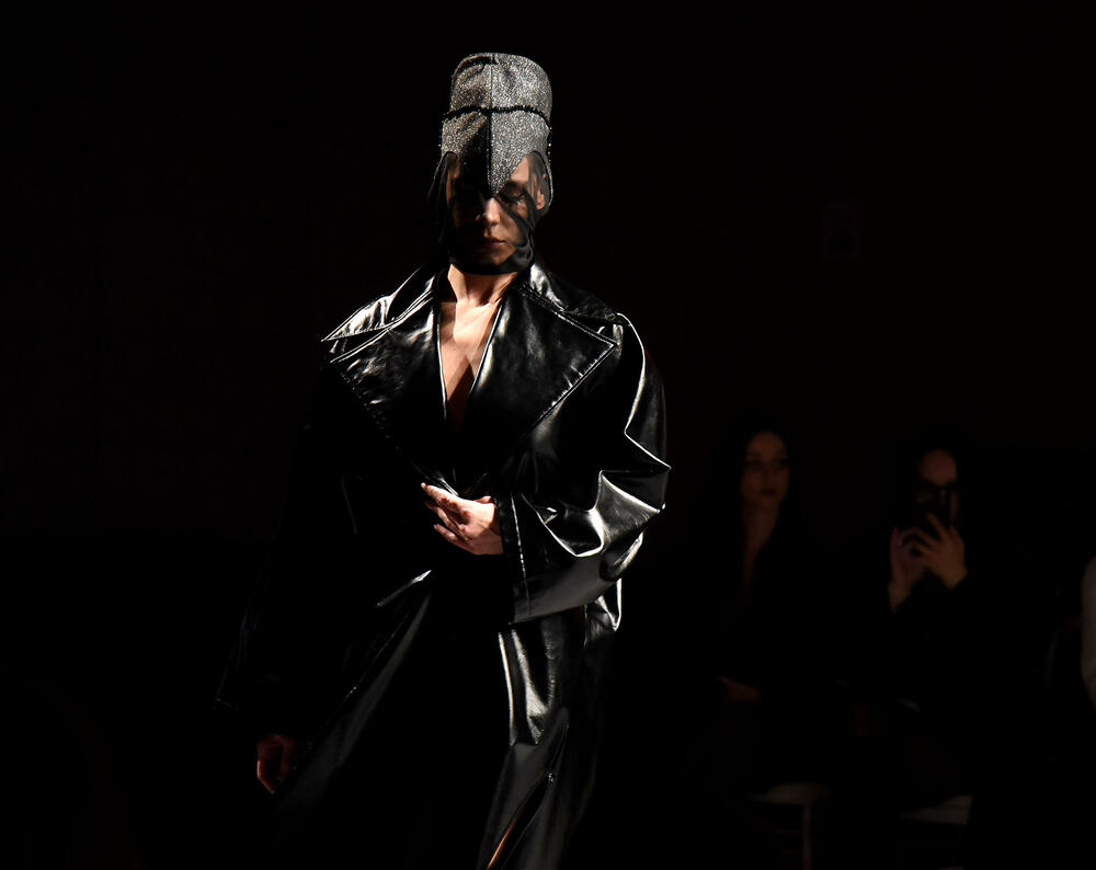 <p>Crnogorska dizajnerka je dan prije revije dobila još jedno priznanje, Oscar della Moda - Zlatnu statuu, koja se u Italiji dodjeljuje za dizajnere visoke mode</p>