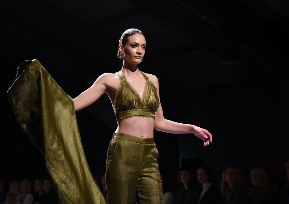 <p>Crnogorska dizajnerka je dan prije revije dobila još jedno priznanje, Oscar della Moda - Zlatnu statuu, koja se u Italiji dodjeljuje za dizajnere visoke mode</p>