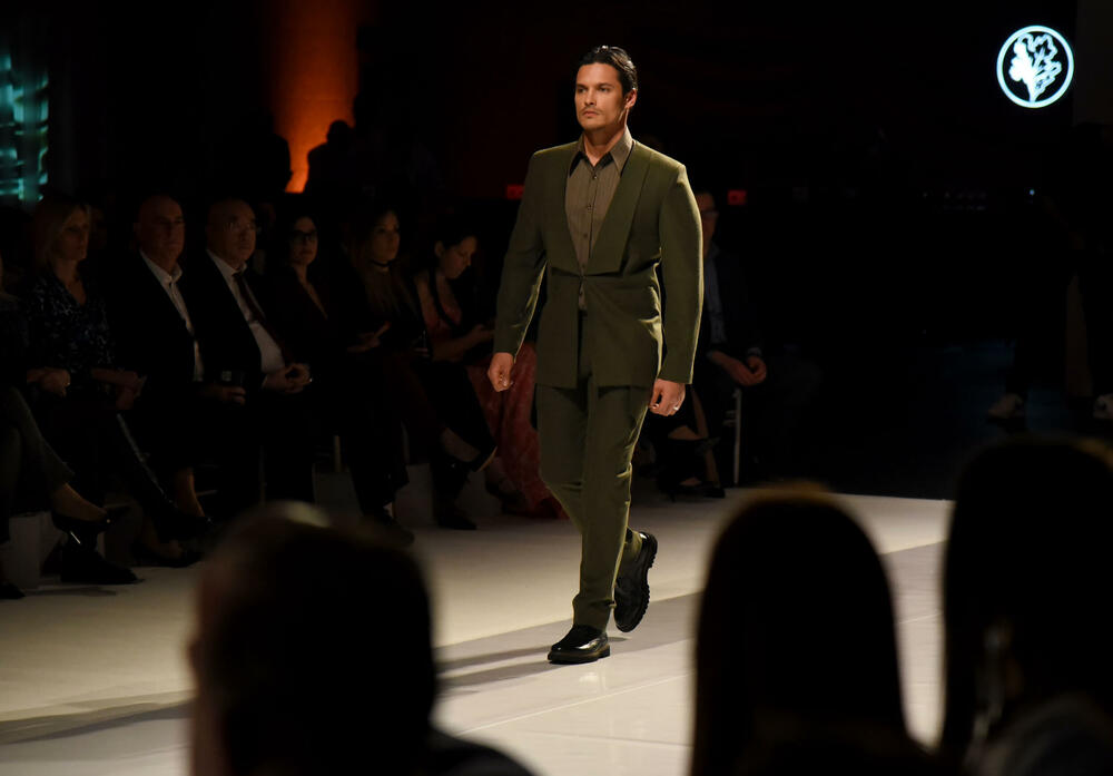 <p>Crnogorska dizajnerka je dan prije revije dobila još jedno priznanje, Oscar della Moda - Zlatnu statuu, koja se u Italiji dodjeljuje za dizajnere visoke mode</p>