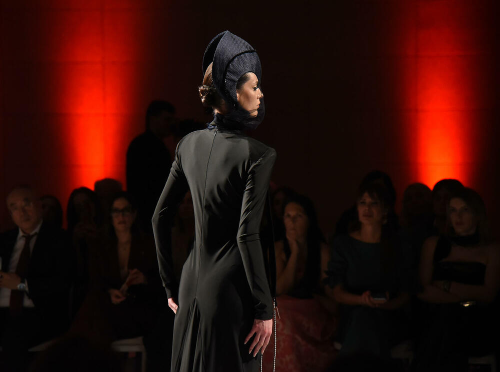 <p>Crnogorska dizajnerka je dan prije revije dobila još jedno priznanje, Oscar della Moda - Zlatnu statuu, koja se u Italiji dodjeljuje za dizajnere visoke mode</p>