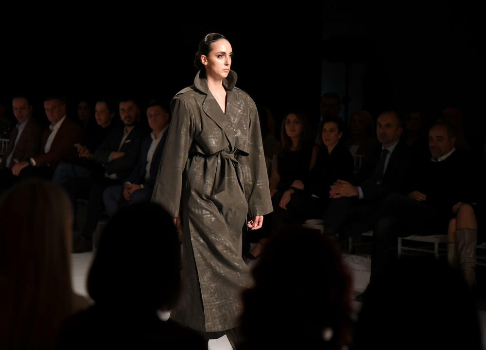 <p>Crnogorska dizajnerka je dan prije revije dobila još jedno priznanje, Oscar della Moda - Zlatnu statuu, koja se u Italiji dodjeljuje za dizajnere visoke mode</p>