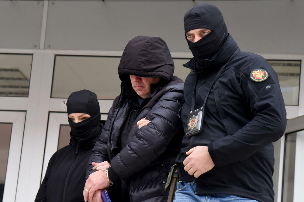 Jučerašnje privođenje jednog od osumnjičenih, Foto: Luka Zeković