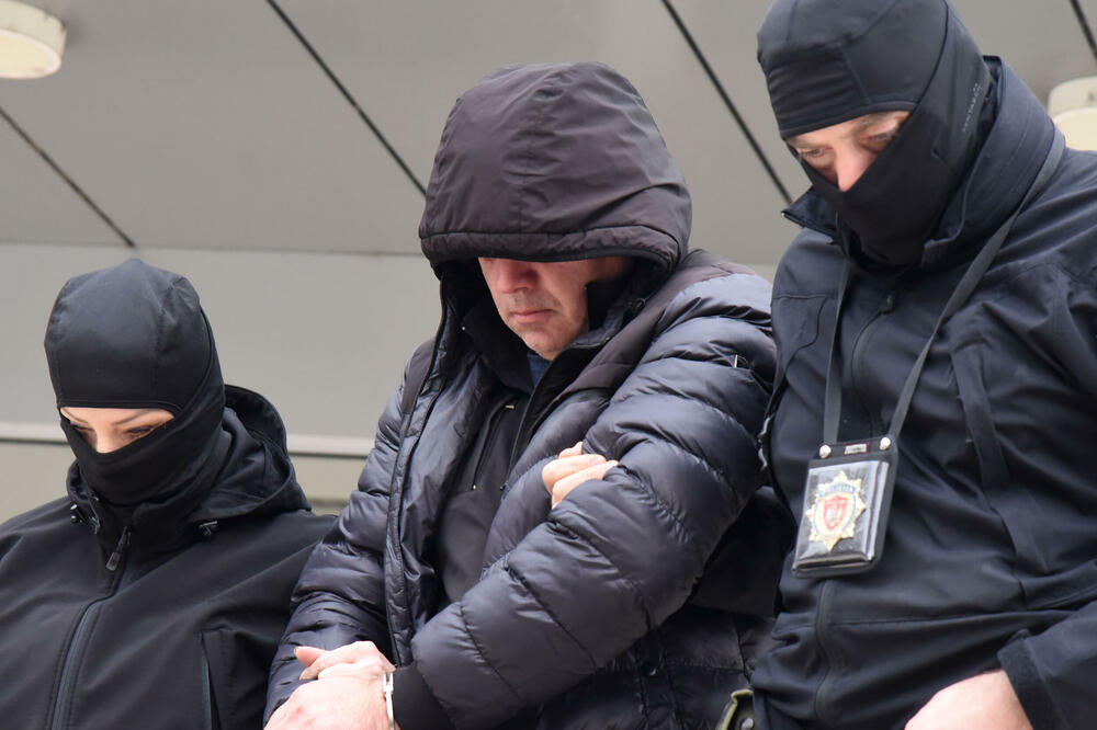 Privođenje jednog od osumnjičenih, Foto: Luka Zeković