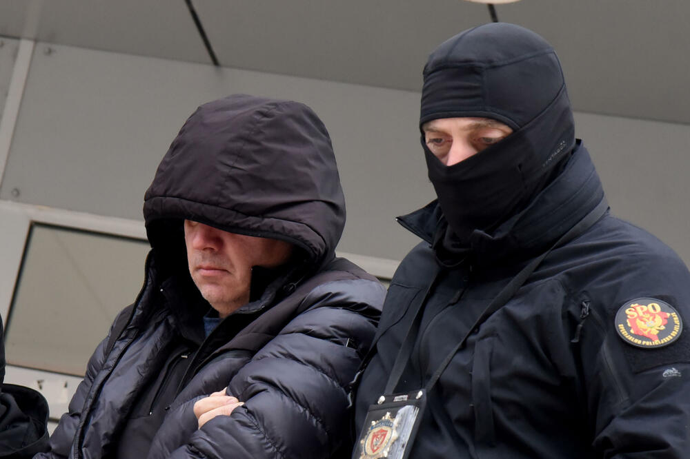 Privođenje jednog od osumnjičenih, Foto: Luka Zeković