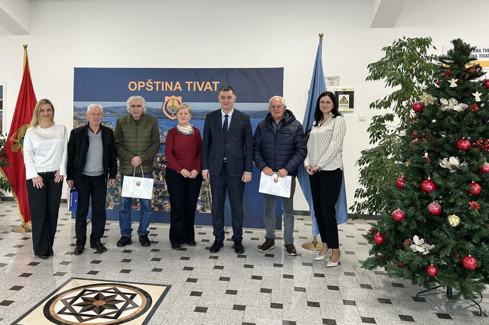 Komnenović sa upravnicima stambenih zgrada, Foto: Opština Tivat