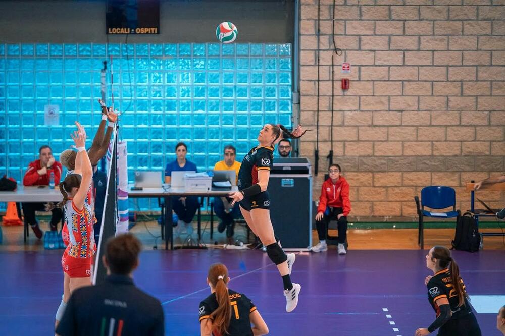 Nikoleta Perović u napadu, Foto: Instagram/romavolleyclub_femminile