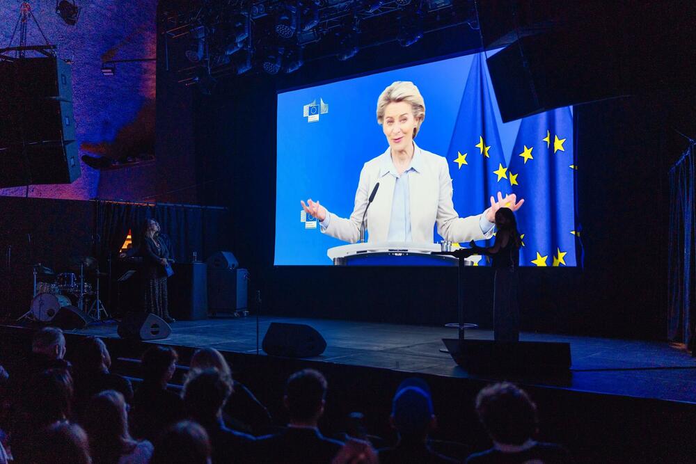 <p>Aplikacija <a href="http://www.myturn.me">MyTurn</a> pomaže roditeljima i djeci da na jednostavniji i zabavniji način organizuju kućne obaveze, kroz igru i zajedničko planiranje svakodnevnih zadataka, sa ciljem razvoja zdravijih porodičnih navika i ravnopravnije podjele poslova u domaćinstvu.</p>