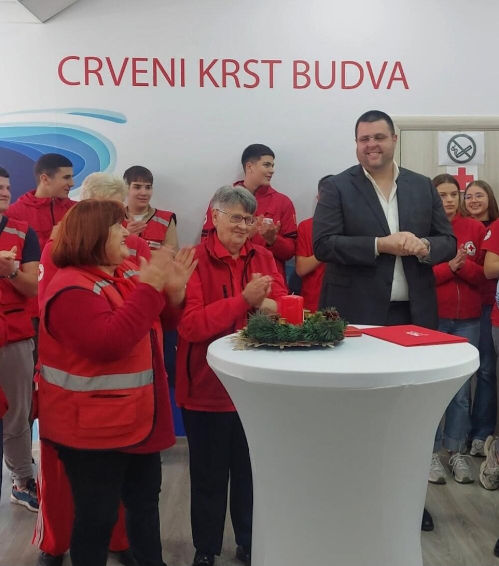 <p><em>Crveni krst Budva je tokom protekle decenije imao izuzetnu podršku, kako lično gospodina Mitrovića, tako i njegove porodične kompanije, u vidu mnogobrojnih donacija, ali i posebne pažnje koja je najčešće posvećena starijim sugrađankama.</em></p>