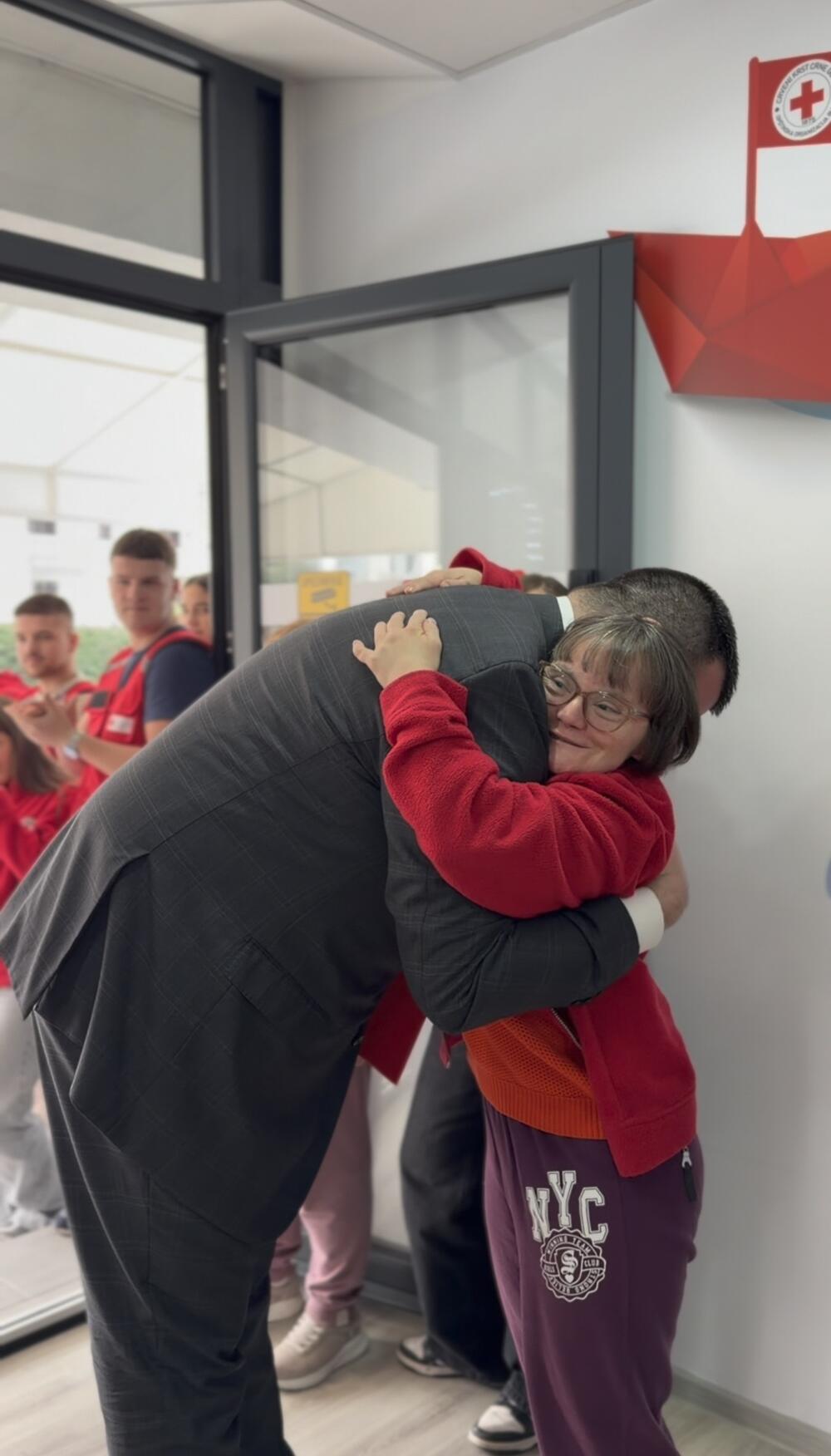 <p><em>Crveni krst Budva je tokom protekle decenije imao izuzetnu podršku, kako lično gospodina Mitrovića, tako i njegove porodične kompanije, u vidu mnogobrojnih donacija, ali i posebne pažnje koja je najčešće posvećena starijim sugrađankama.</em></p>