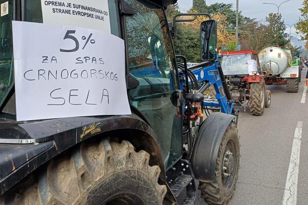 Poljoprivrednici parkirali traktore kod zgrade Vlade