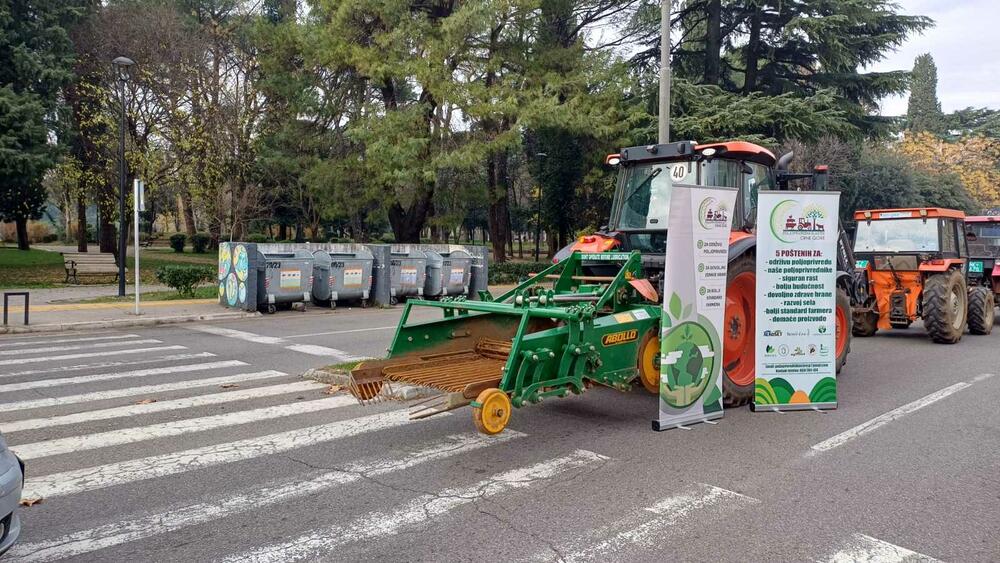 <p>Protest poljoprivrednika organizuju Poljoprivredni klaster, Unija stočara sjevera Crne Gore i Udruženje stočara Danilovgrad.</p>