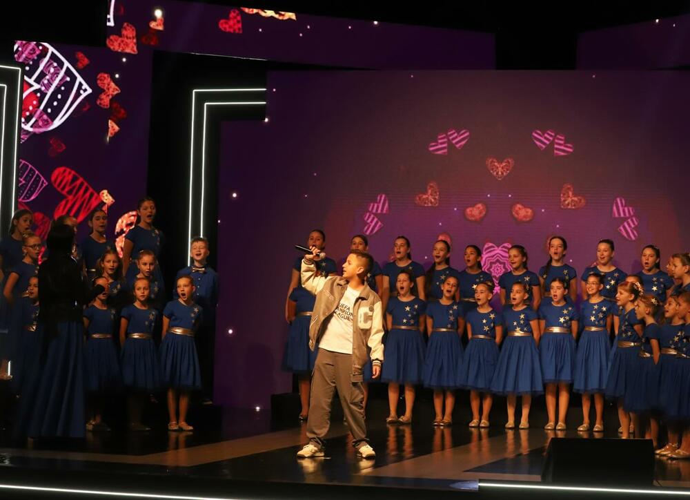 <p>Jedan od prepoznatljivih brendova Glavnog grada - najpozntatiji crnogorski dječji hor proslavlja četiri decenije na sceni, a dirigentica Ana Klepić otkriva na koji način će proslaviti jubilej</p>