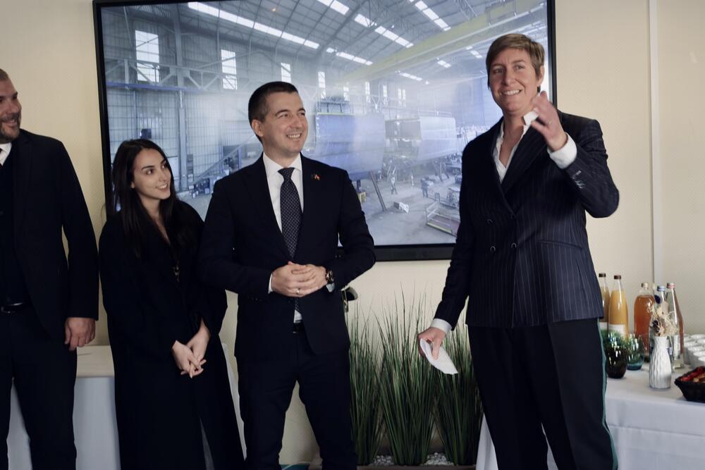 <p>Crnogorska delegacija posjetila brodogradilište u Francuskoj, u kojem se grade dva savremena patrolna broda za Mornaricu Vojske Crne Gore</p>