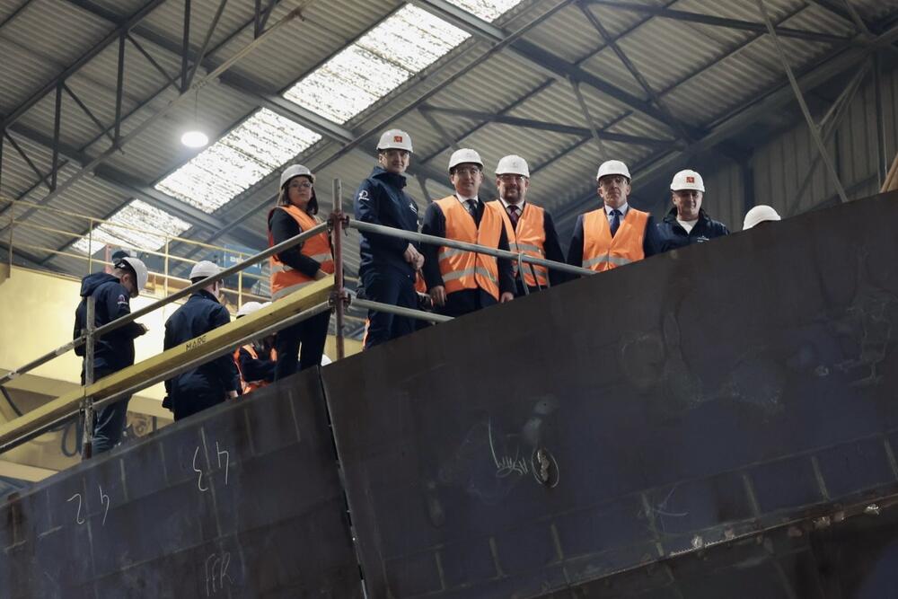 <p>Crnogorska delegacija posjetila brodogradilište u Francuskoj, u kojem se grade dva savremena patrolna broda za Mornaricu Vojske Crne Gore</p>