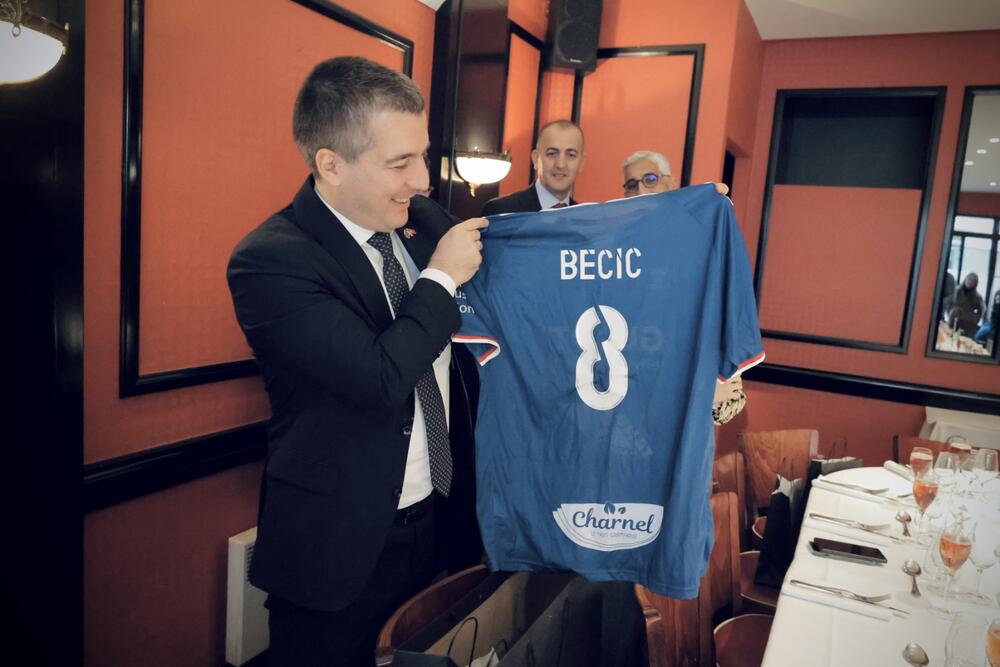 <p>Crnogorska delegacija posjetila brodogradilište u Francuskoj, u kojem se grade dva savremena patrolna broda za Mornaricu Vojske Crne Gore</p>