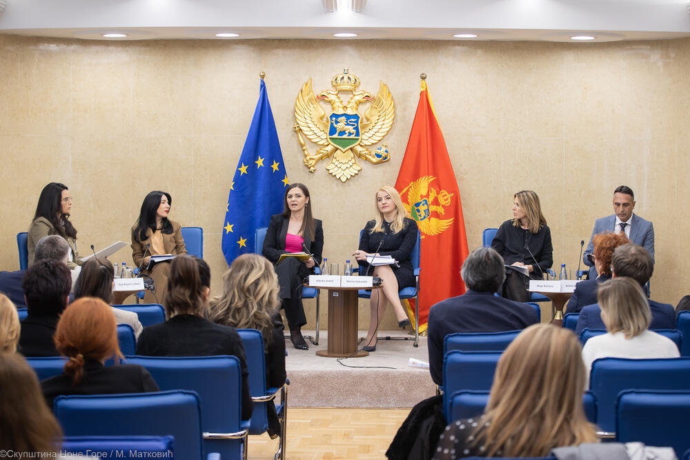 Ženski klub okrugli sto