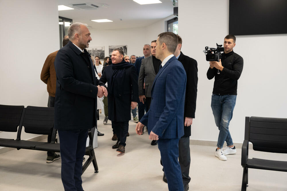 <p>Kompanija Voli donirala je 300.000 eura za proširenje Urgentnog centra KCCG, sa ciljem unapređenja uslova liječenja i boravka pacijenata, kao i njihovih porodica.</p>