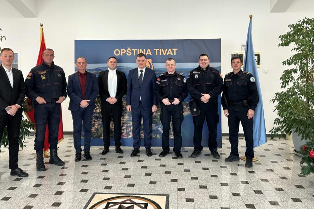 Komnenović za tivatskih policajcima, Foto: Opština Tivat
