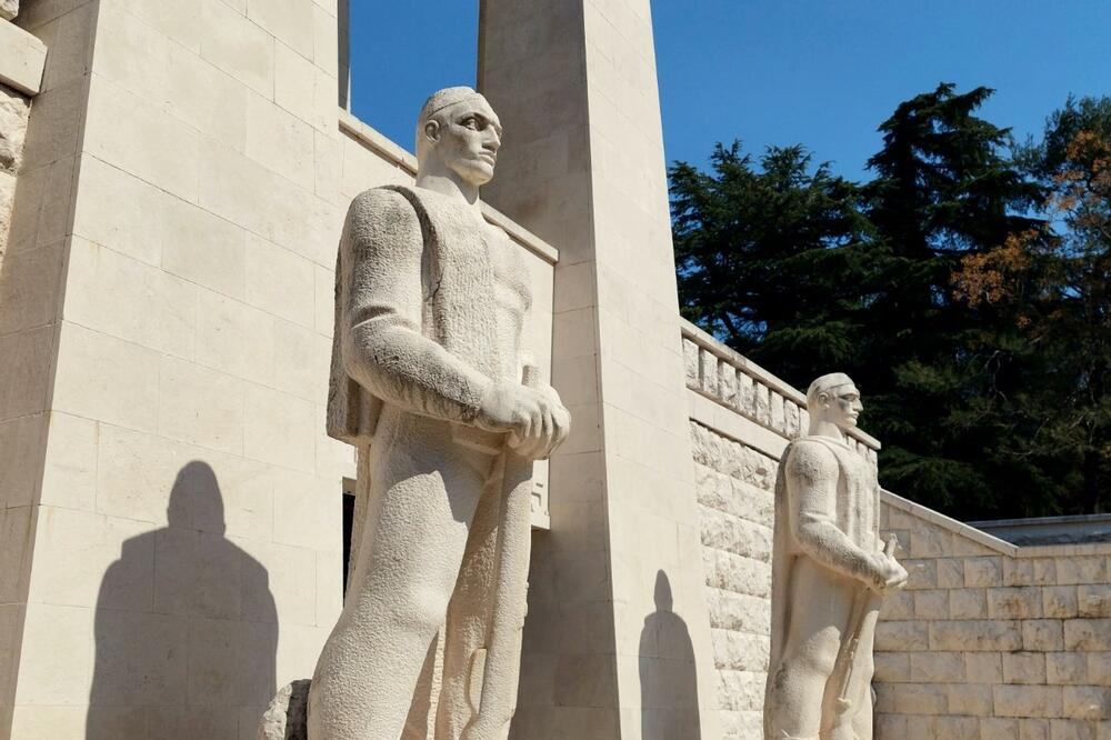 Spomenik Partizanu-borcu na Gorici, Foto: Blažo Hajduković
