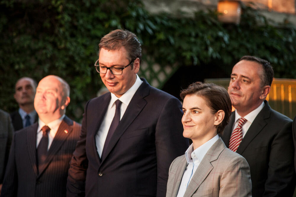 Koga šefica Skupštine Srbije pokušava da zavara: Vučić i Brnabić, Foto: Shutterstock