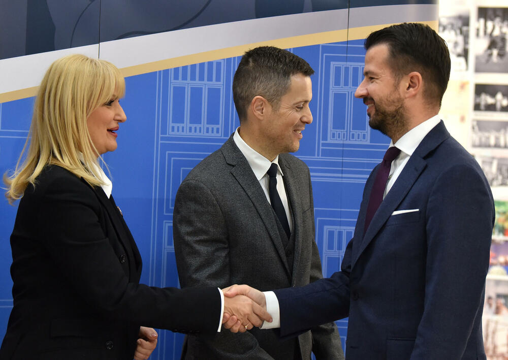 <p>"Svaki atak na njih je napad na nas same", kazao je gradonačelnik Podgorice</p>