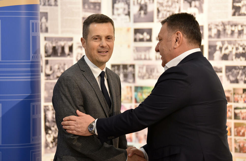 <p>"Svaki atak na njih je napad na nas same", kazao je gradonačelnik Podgorice</p>