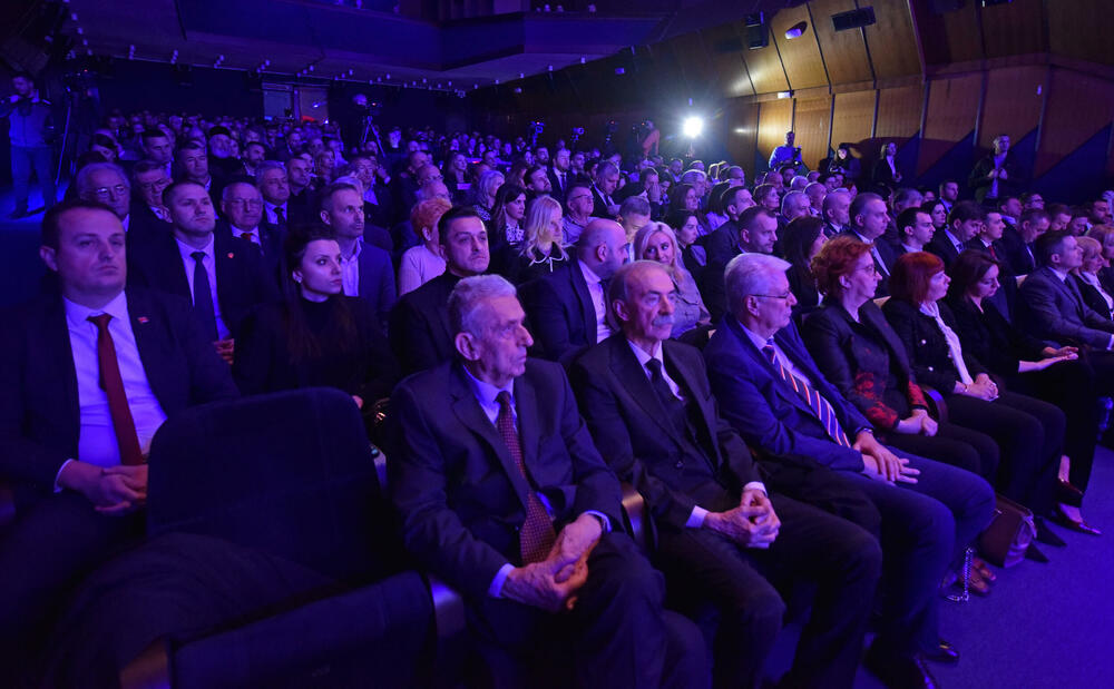 <p>"Svaki atak na njih je napad na nas same", kazao je gradonačelnik Podgorice</p>